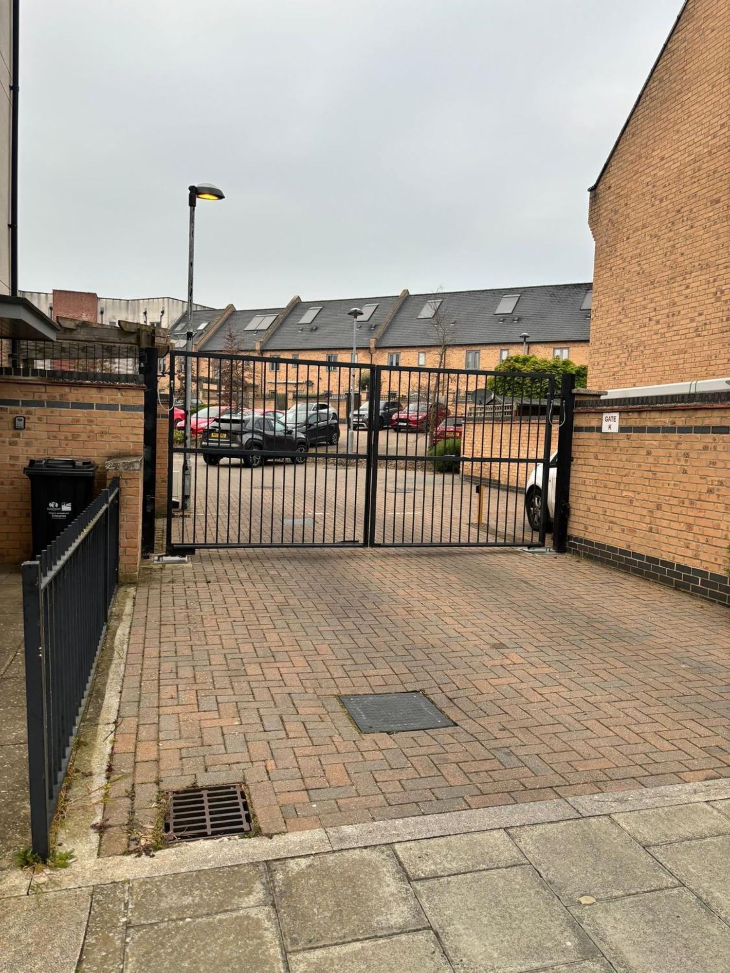 Luxury 2 Bedroom Northampton Townhouse With Balcony Экстерьер фото