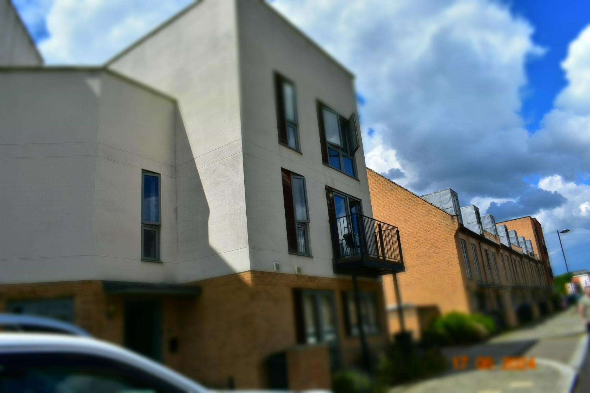 Luxury 2 Bedroom Northampton Townhouse With Balcony Экстерьер фото