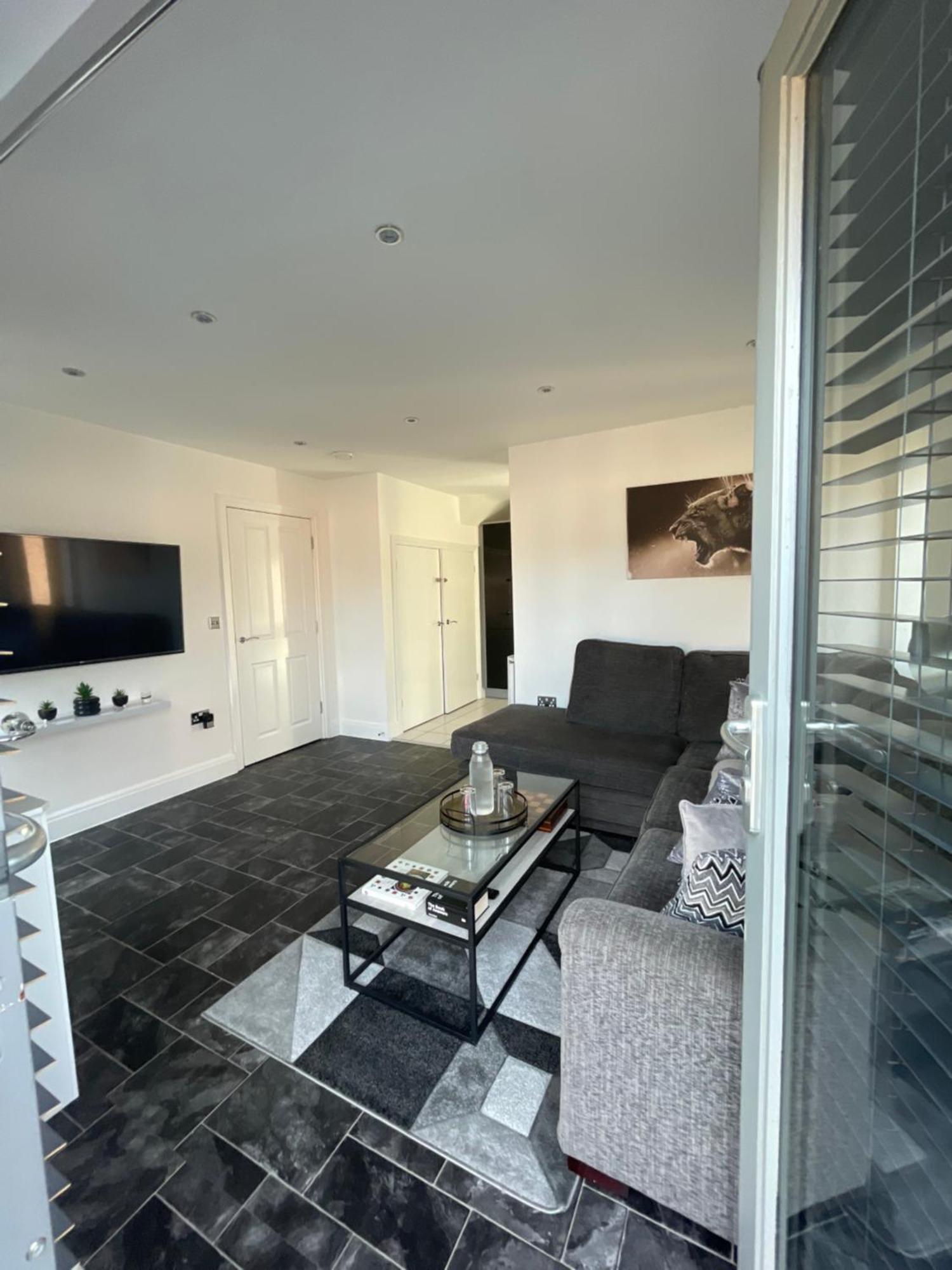 Luxury 2 Bedroom Northampton Townhouse With Balcony Экстерьер фото