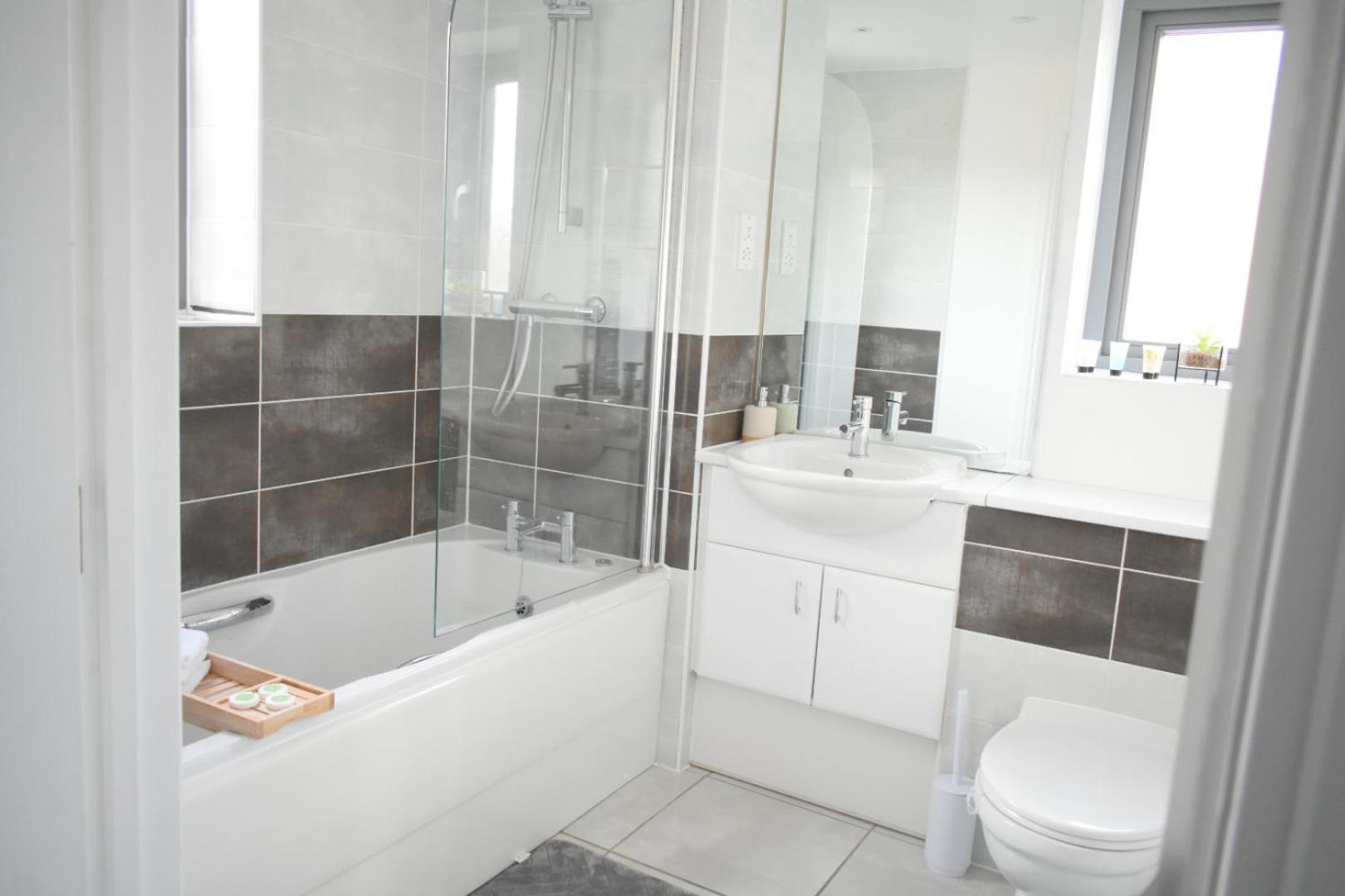 Luxury 2 Bedroom Northampton Townhouse With Balcony Экстерьер фото