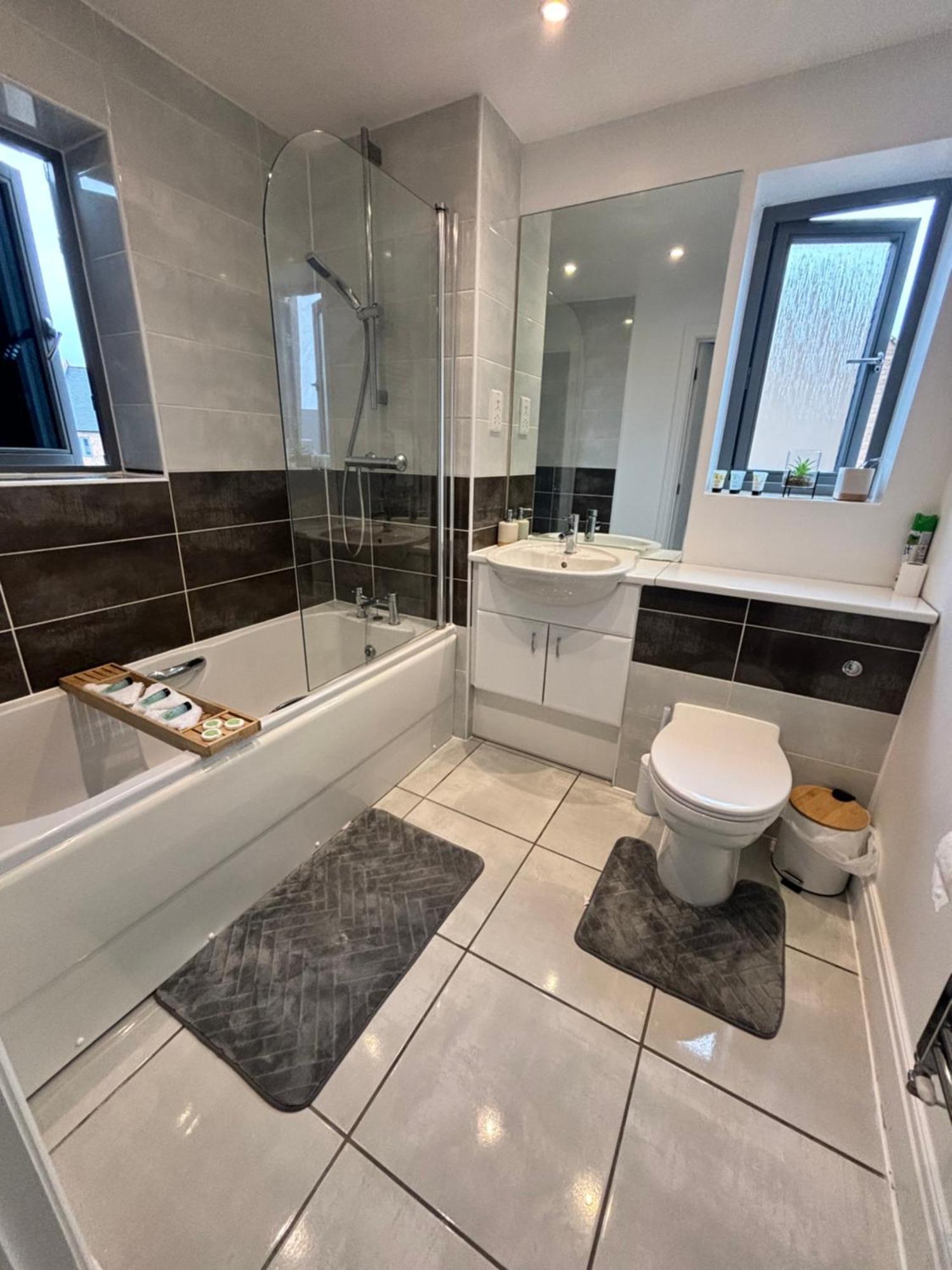 Luxury 2 Bedroom Northampton Townhouse With Balcony Экстерьер фото